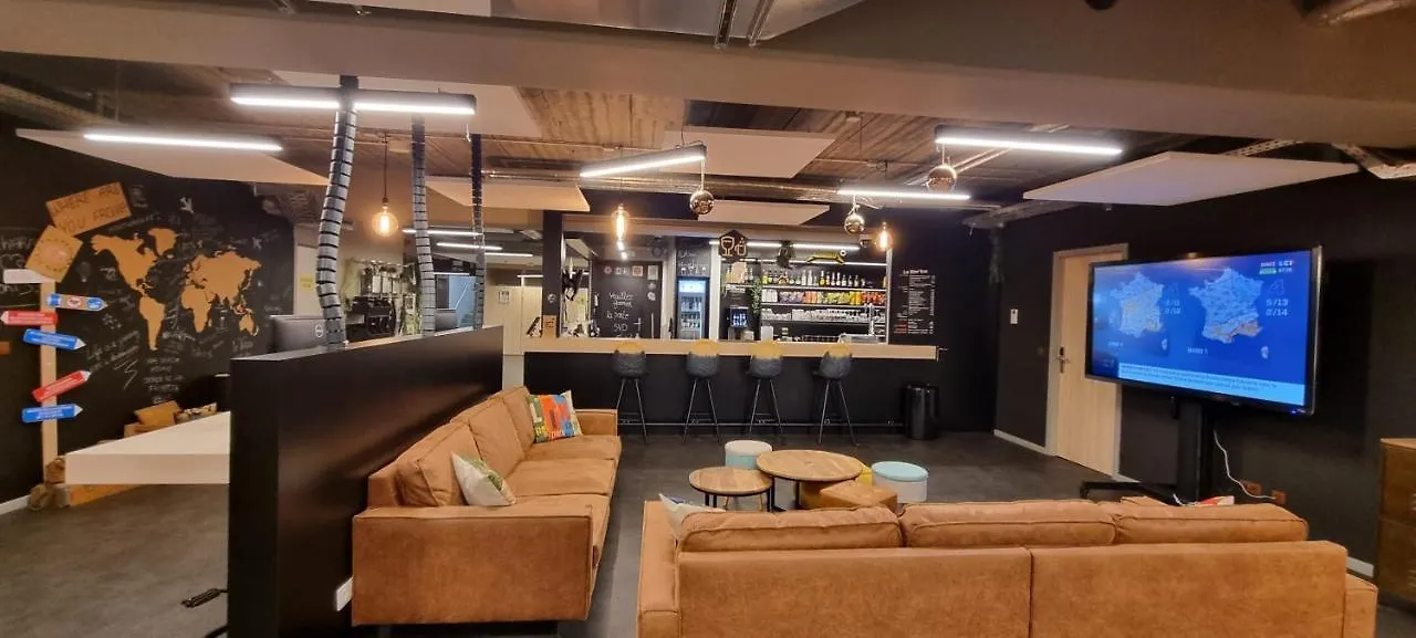 Hi Charleroi Hostel בלגיה